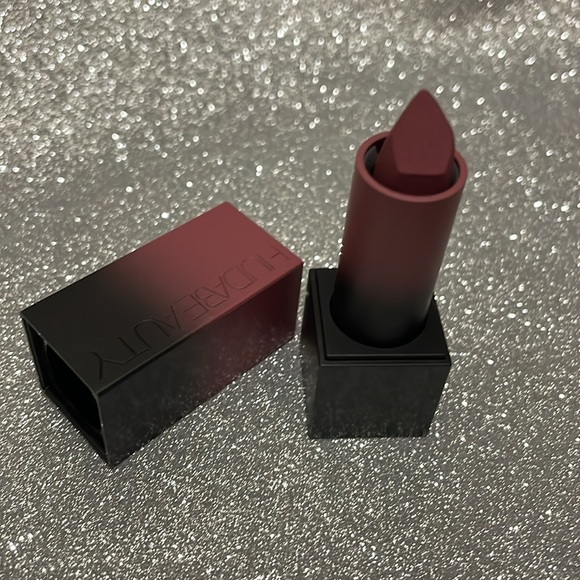 Huda Beauty Power Bullet Matte Lipstick in Pool Party - Picture 4 of 4